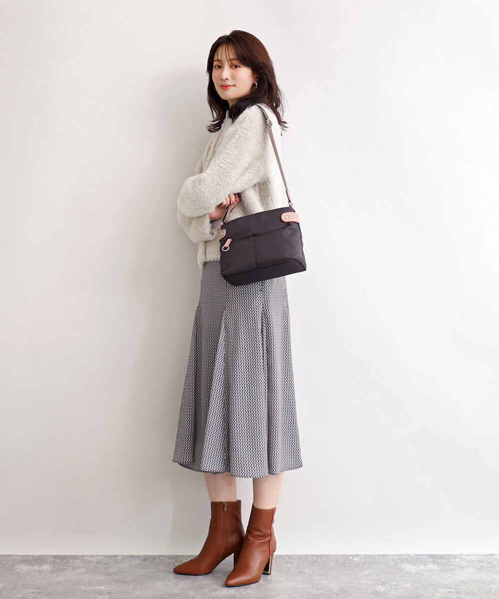 BKRAG91140 MK MICHEL KLEIN BAG(MK ミッシェルクラン バッグ) [撥水/軽量]アクセントレザーコンパクトショルダーバッグ ベージュ×グリーン