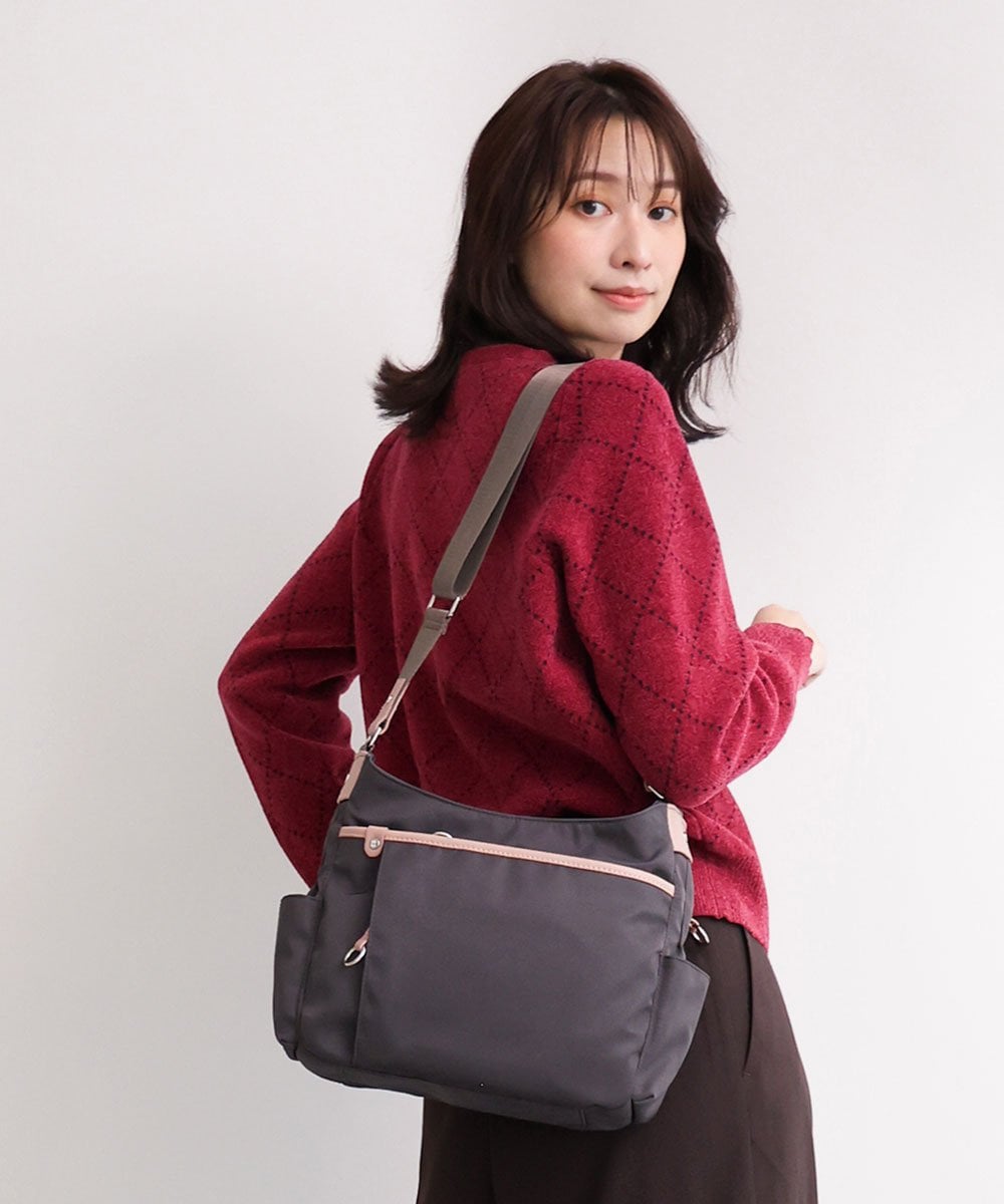 BKRAG94160 MK MICHEL KLEIN BAG(MK ミッシェルクラン バッグ) [撥水/軽量]アクセントレザーショルダーバッグ ブラウン×ピンク