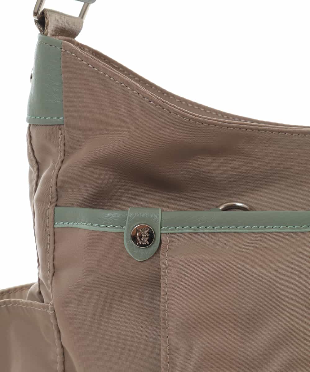 【撥水】タックデザインワンショルダーバッグ