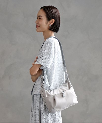 BKRGA81140 MK MICHEL KLEIN BAG [撥水/500g以下の軽量]レザーポイントナイロンショルダーバッグ