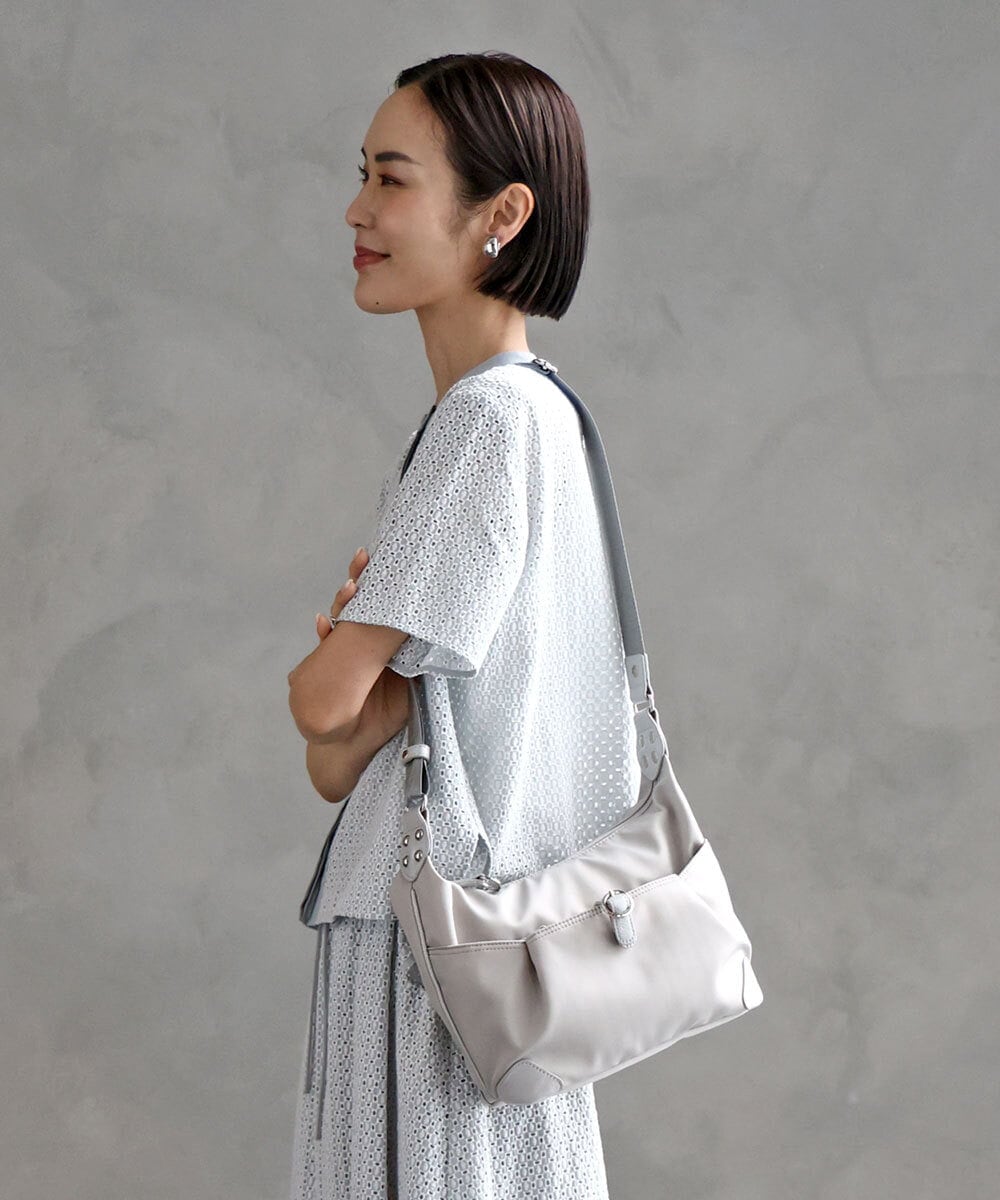 BKRGA81140 MK MICHEL KLEIN BAG [撥水/500g以下の軽量]レザーポイントナイロンショルダーバッグ
