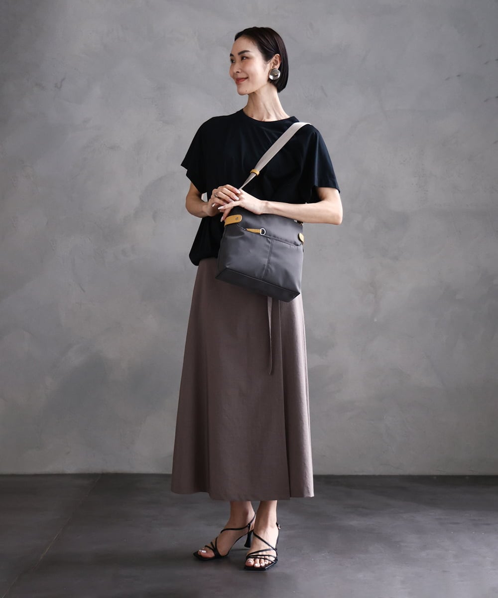 BKRGA90150 MK MICHEL KLEIN BAG(MK ミッシェルクラン バッグ) [撥水/500g以下の軽量]アクセントレザースクエアショルダーバッグ ブラウン×ピンク