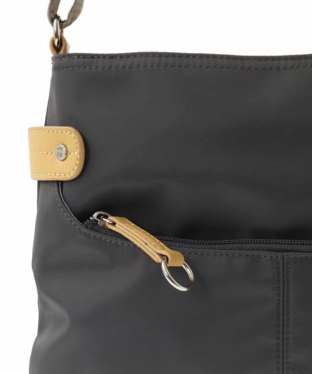 BKRGA90150 MK MICHEL KLEIN BAG(MK ミッシェルクラン バッグ) [撥水/500g以下の軽量]アクセントレザースクエアショルダーバッグ ブラウン×ピンク