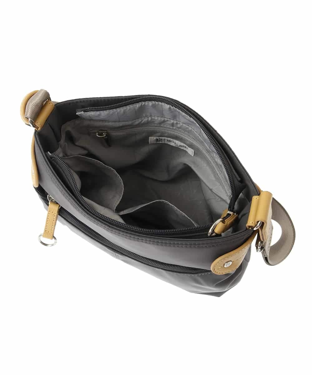 BKRGA91135 MK MICHEL KLEIN BAG(MK ミッシェルクラン バッグ) [撥水/500g以下の軽量]アクセントレザーコンパクトショルダーバッグ ブラウン×レッド