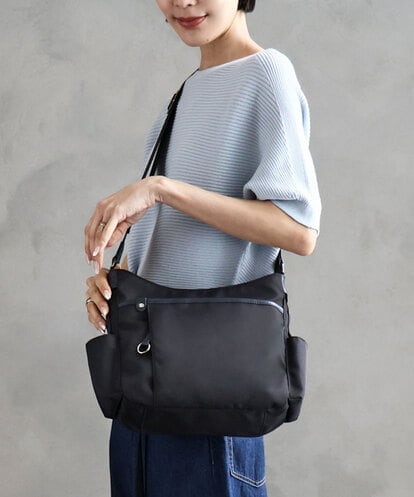 BKRGA94160 MK MICHEL KLEIN BAG [撥水/500g以下の軽量]アクセントレザーショルダーバッグ