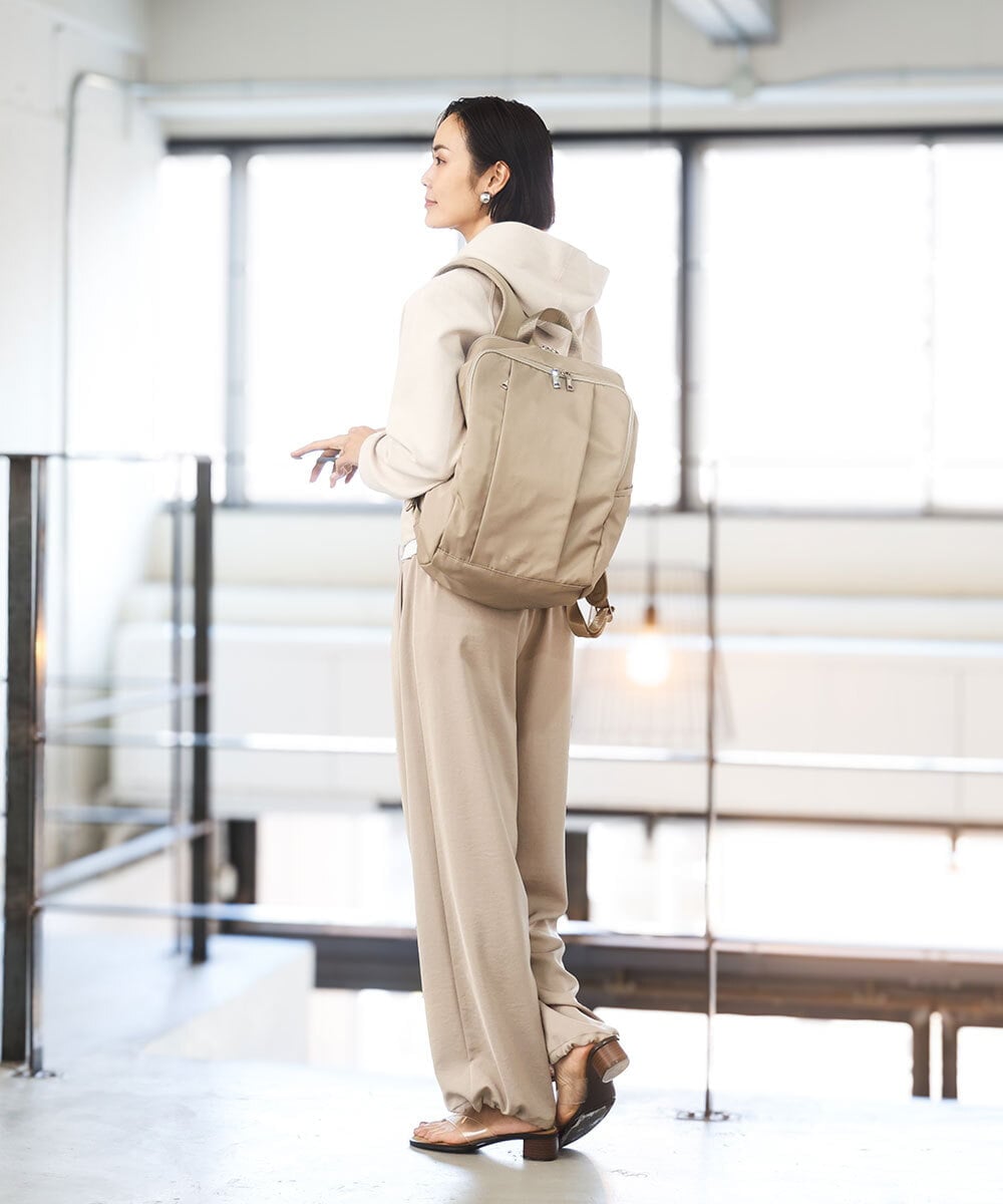 BKRGD03170 MK MICHEL KLEIN BAG(MK ミッシェルクラン バッグ) [撥水/A4収納可]フロントタックデザインリュック ベージュ