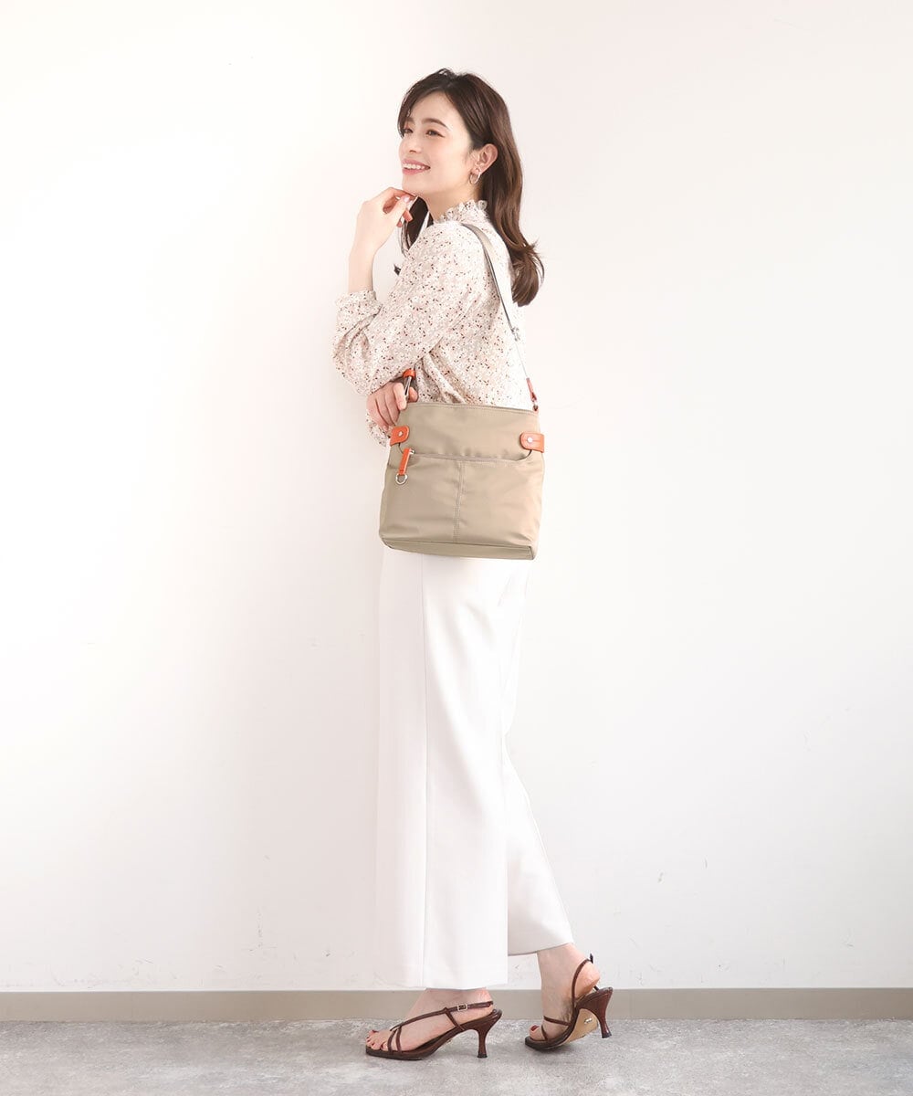 BKRGD90150 MK MICHEL KLEIN BAG(MK ミッシェルクラン バッグ) [撥水/軽量]アクセントレザースクエアショルダーバッグ ネイビー×ライトブルー