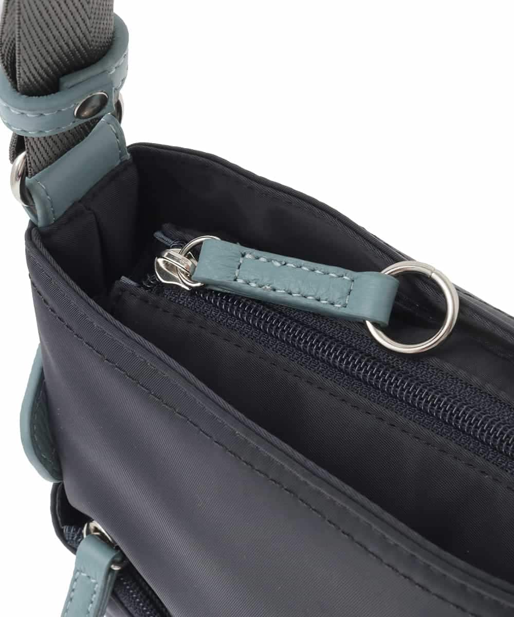 BKRGD90150 MK MICHEL KLEIN BAG(MK ミッシェルクラン バッグ) [撥水/軽量]アクセントレザースクエアショルダーバッグ ネイビー×ライトブルー