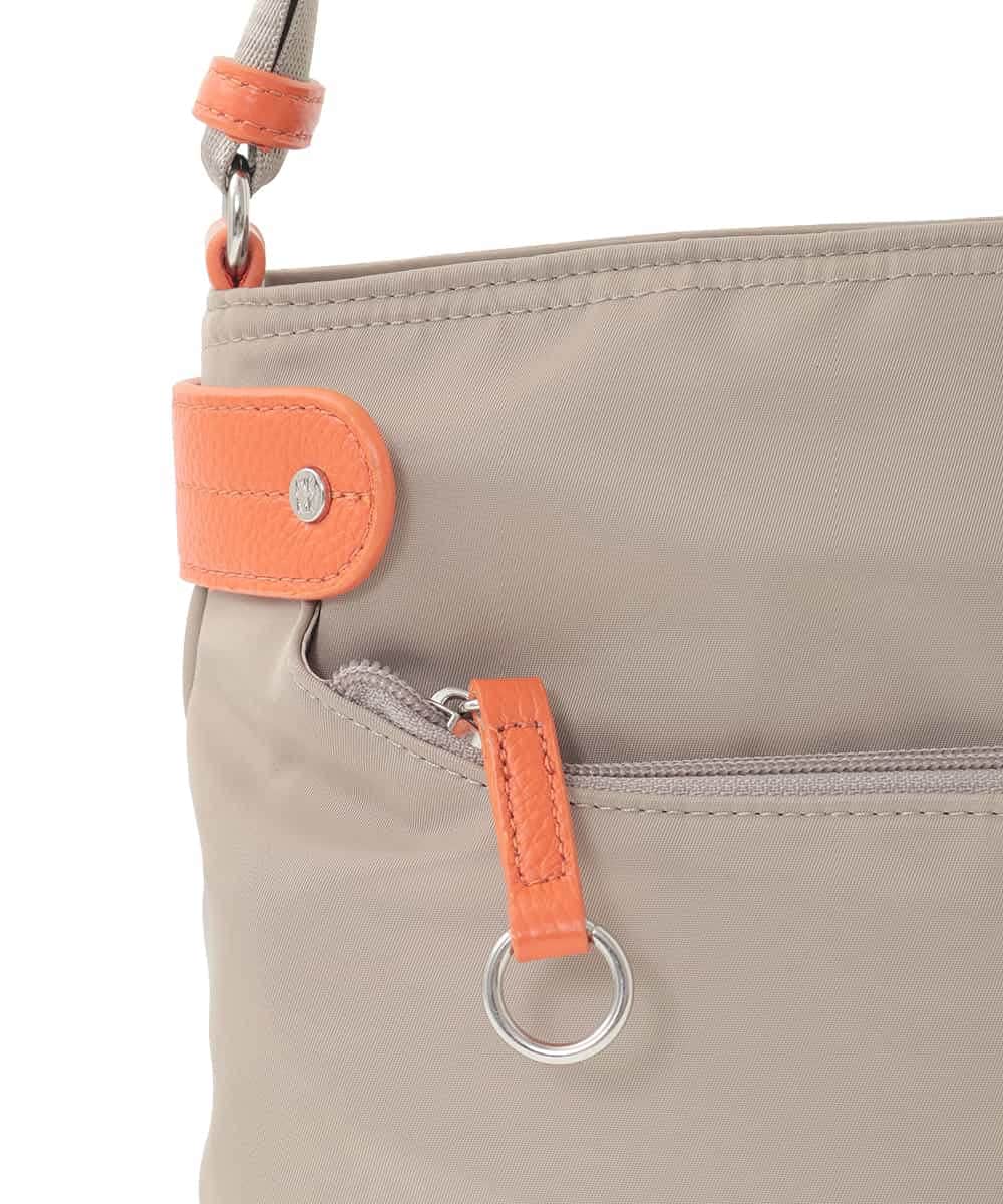 BKRGD91135 MK MICHEL KLEIN BAG(MK ミッシェルクラン バッグ) [撥水/軽量]アクセントレザーコンパクトショルダーバッグ ベージュ×オレンジ