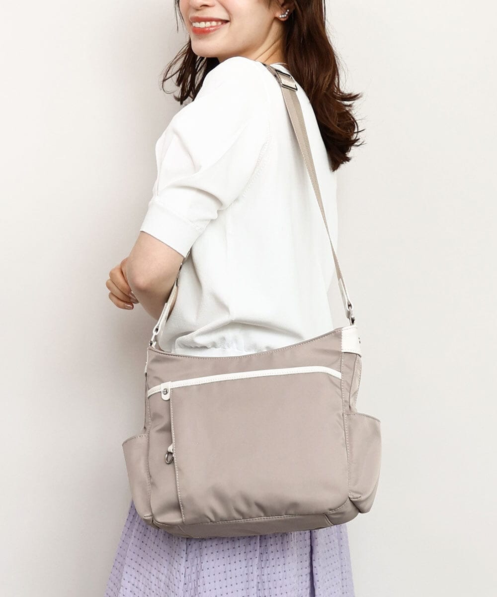 BKRGD94160 MK MICHEL KLEIN BAG(MK ミッシェルクラン バッグ) [撥水/軽量]アクセントレザーショルダーバッグ グレージュ×オフホワイト