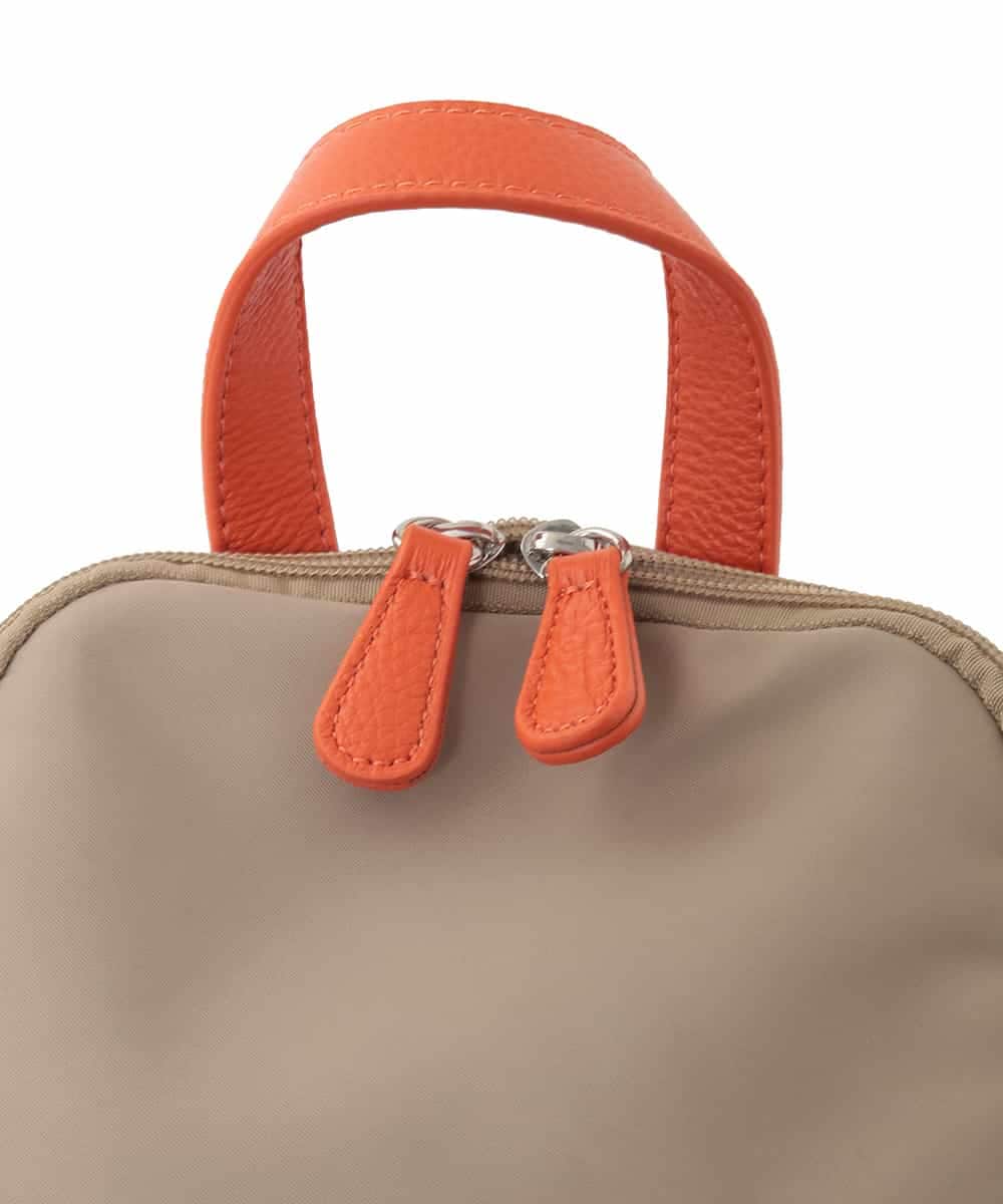 BKRGD97160 MK MICHEL KLEIN BAG(MK ミッシェルクラン バッグ) [撥水/500g以下]多機能ポケットパイピングコンパクトリュック グレージュ×オフホワイト