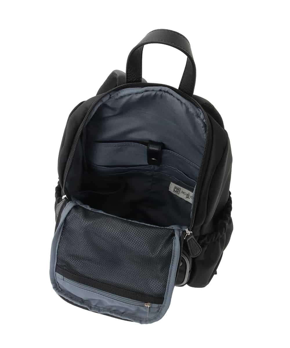 BKRGD97160 MK MICHEL KLEIN BAG(MK ミッシェルクラン バッグ) [撥水/500g以下]多機能ポケットパイピングコンパクトリュック グレージュ×オフホワイト