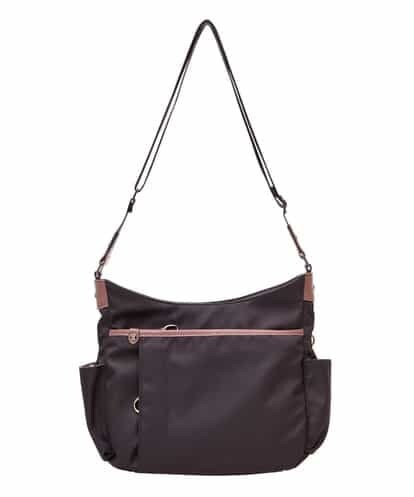 BKRGT94150 MK MICHEL KLEIN BAG [撥水][ペットボトルホルダー付き]フェイクレザーアクセントショルダーバッグ