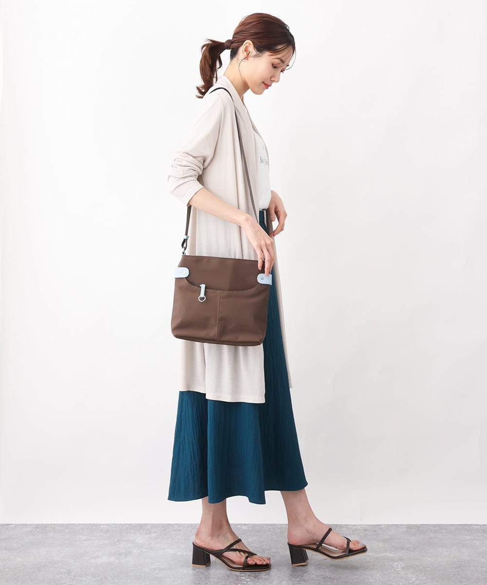 BKRGV90140 MK MICHEL KLEIN BAG(MK ミッシェルクラン バッグ) [撥水/500g以下の軽量]アクセントレザースクエアショルダーバッグ ブラウン×ライトブルー