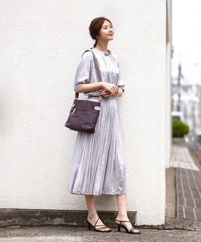 BKRGV90140 MK MICHEL KLEIN BAG [撥水/500g以下の軽量]アクセントレザースクエアショルダーバッグ