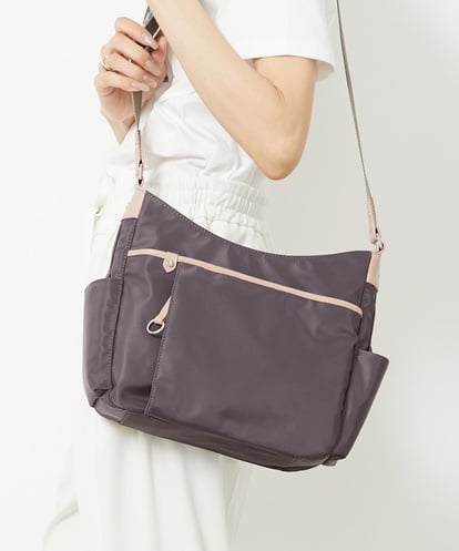 BKRGV94150 MK MICHEL KLEIN BAG [撥水/500g以下の軽量]アクセントレザーショルダーバッグ