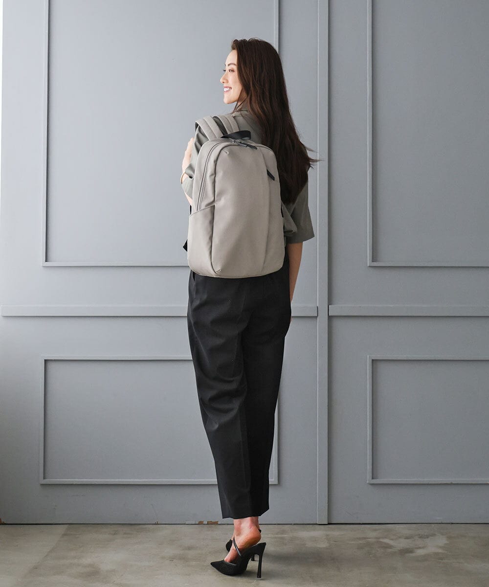 BPBGD24170 MK MICHEL KLEIN BAG(MK ミッシェルクラン バッグ) [A4収納可/カラビナ付き]センターポケットデザインリュック グレー