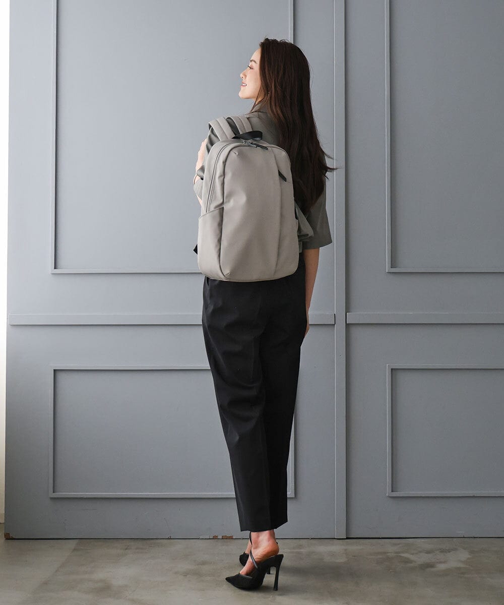 BPBGD24170 MK MICHEL KLEIN BAG(MK ミッシェルクラン バッグ) [A4収納可/カラビナ付き]センターポケットデザインリュック グレー