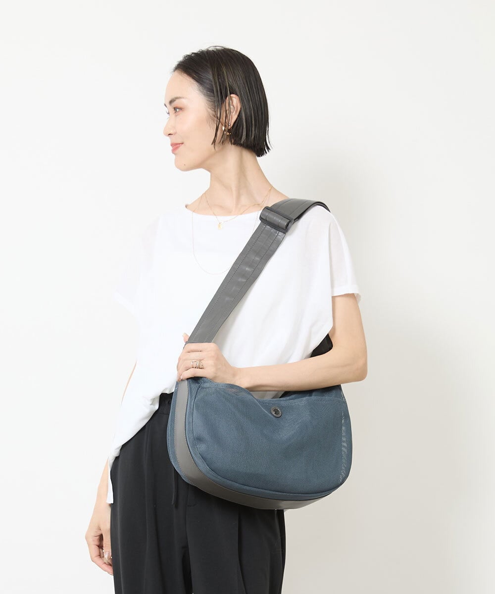 500mlペットボトルより軽い]メッシュデザインショルダーバッグ  