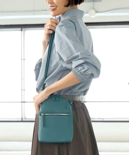 BPKAG80190 MK MICHEL KLEIN BAG [300g以下の軽量]牛革ラウンドジップショルダーバッグ