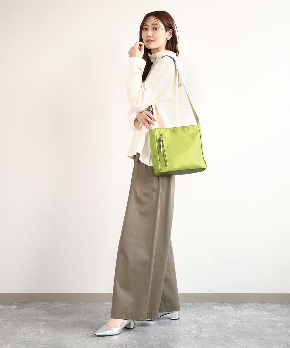 BPRAA21140 MK MICHEL KLEIN BAG(MK ミッシェルクラン バッグ) [撥水加工/軽量]ナイロンスクエアショルダーバッグ グリーン