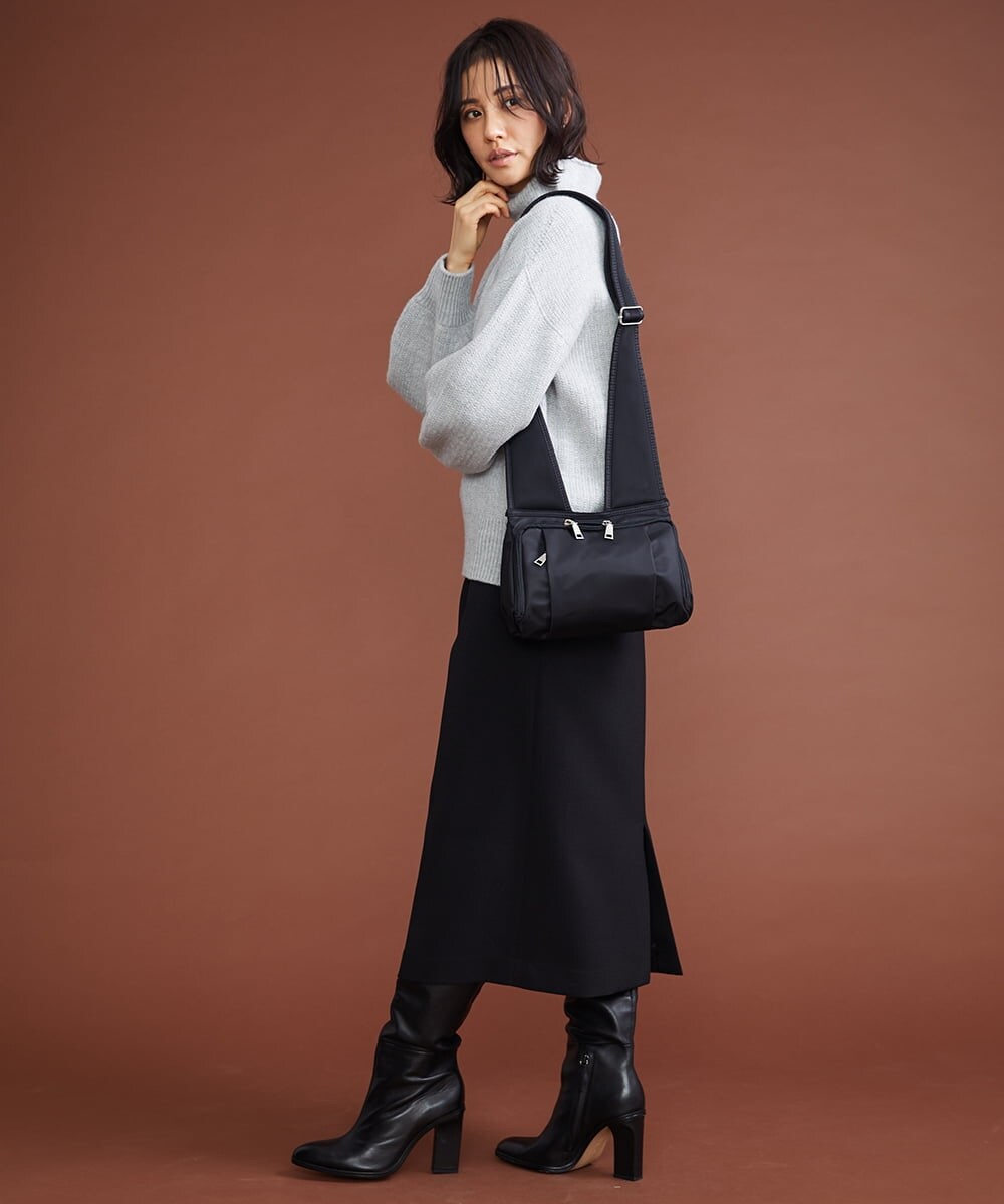 BPRAS01140 MK MICHEL KLEIN BAG(MK ミッシェルクラン バッグ) 【人間工学デザイン】コンパクトショルダーバッグ ブラック