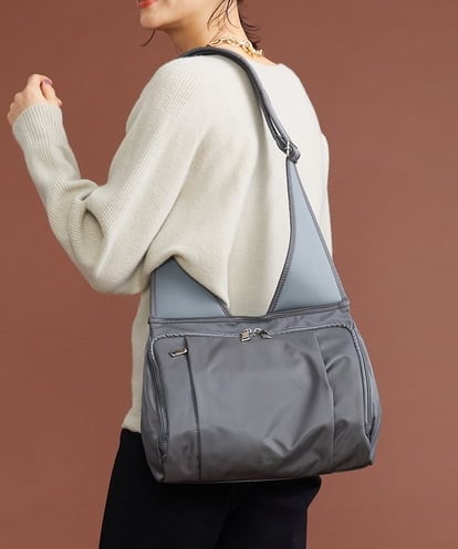 BPRAS02150 MK MICHEL KLEIN BAG [人間工学デザイン]スポーティーショルダーバッグ