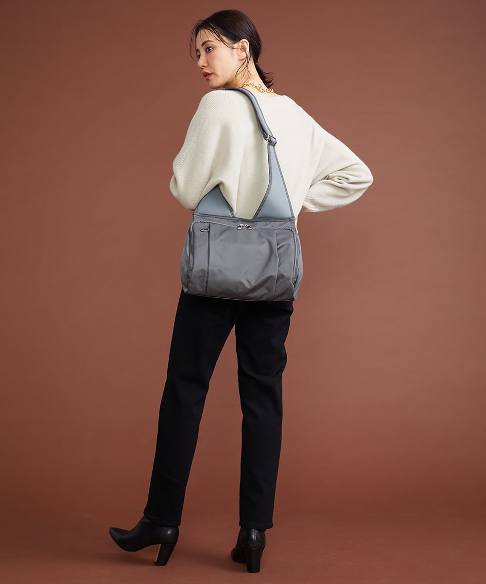BPRAS02150 MK MICHEL KLEIN BAG(MK ミッシェルクラン バッグ) [人間工学デザイン]スポーティーショルダーバッグ グレー