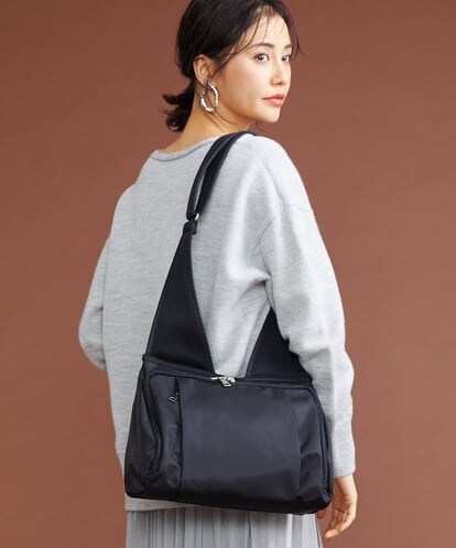 BPRAS02150 MK MICHEL KLEIN BAG 【人間工学デザイン】スポーティーショルダーバッグ