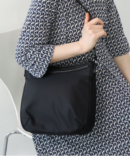BPRJD23160 MK MICHEL KLEIN BAG [撥水/軽量]ラウンドデザインレザーナイロンショルダー