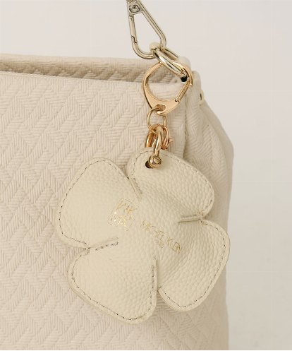 BPSGD41050 MK MICHEL KLEIN BAG レザークローバーチャーム