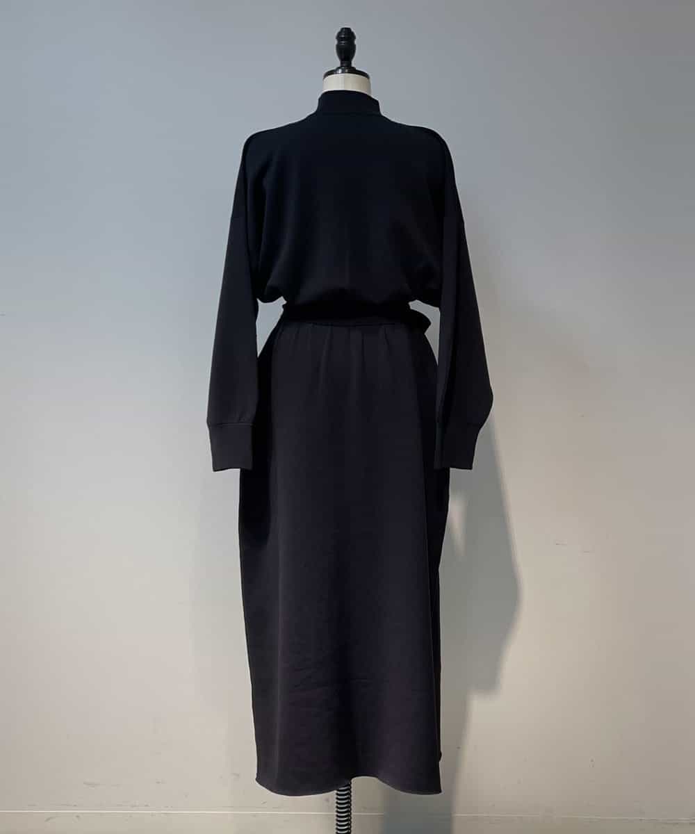 ロロピアーナのカシミア１００％の厚手のロングコートです。サイズは４２です。 ロロピアーナのカシミア100％の厚手のロングコートです。サイズは