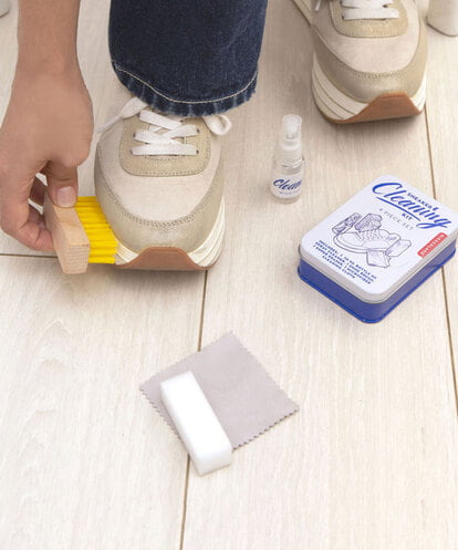 CCYJS61016 LIFE STYLE SELECTION SNEAKER CLEANING KIT