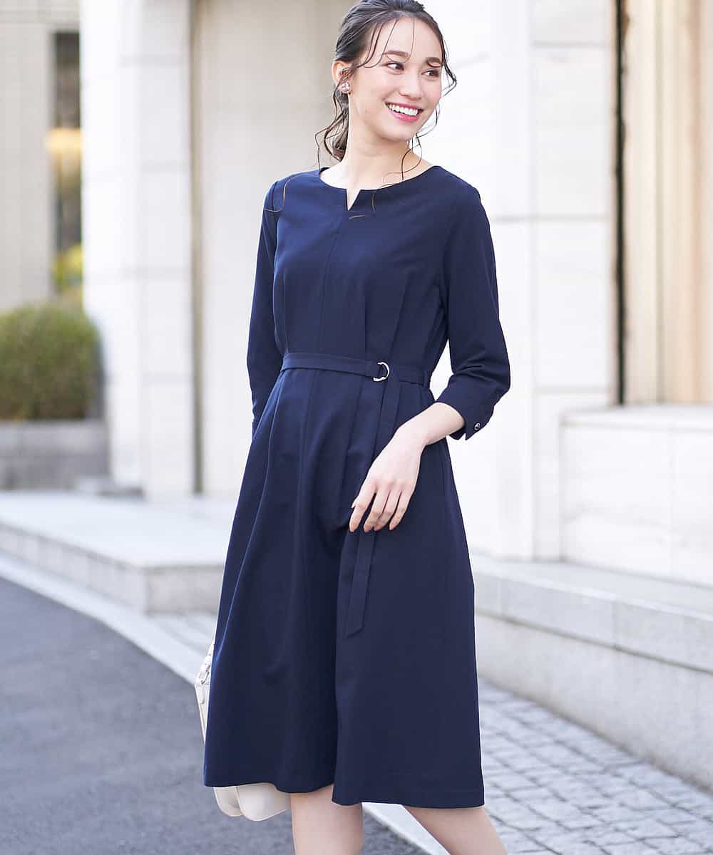 洗える キーネックウエストタックワンピース ワンピース Ofuon オフオン イトキンオンラインストア