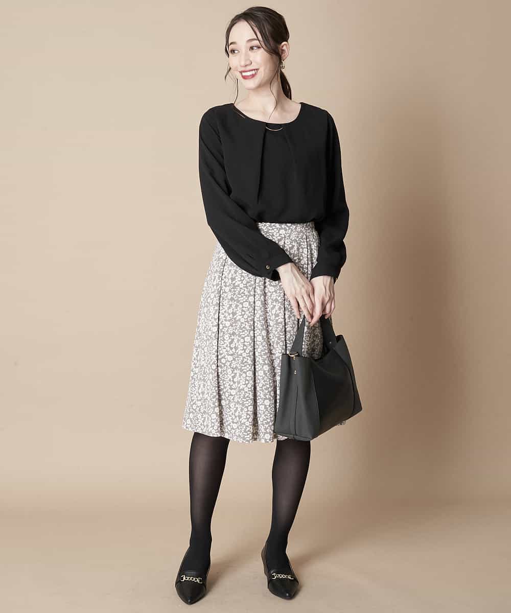 洗濯機で洗える 小花プリントタックフレアスカート ひざ丈スカート Ofuon オフオン イトキンオンラインストア