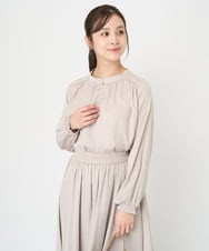 F1BAA32130 MK MICHEL KLEIN(小さいサイズ)(メゾン ドゥ サンク) 【小さいサイズ】起毛サテンパール調釦ブラウス/前後2way/洗える ベージュ