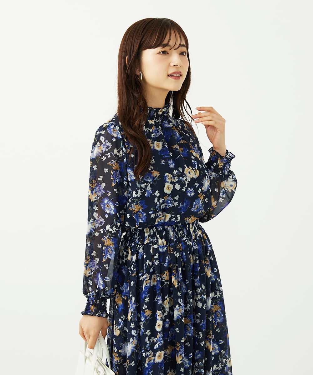 F1BAD01140 MK MICHEL KLEIN(小さいサイズ)(メゾン ドゥ サンク) 【小さいサイズ】クラシックフラワープリント シフォンブラウス/洗濯機で洗える ネイビー