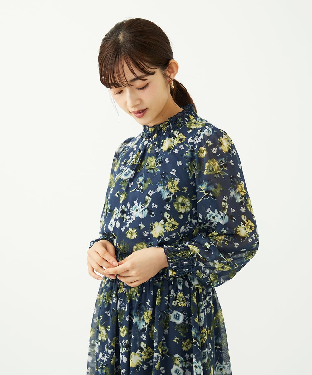 F1BAD01140 MK MICHEL KLEIN(小さいサイズ)(メゾン ドゥ サンク) 【小さいサイズ】クラシックフラワープリント シフォンブラウス/洗濯機で洗える ネイビー