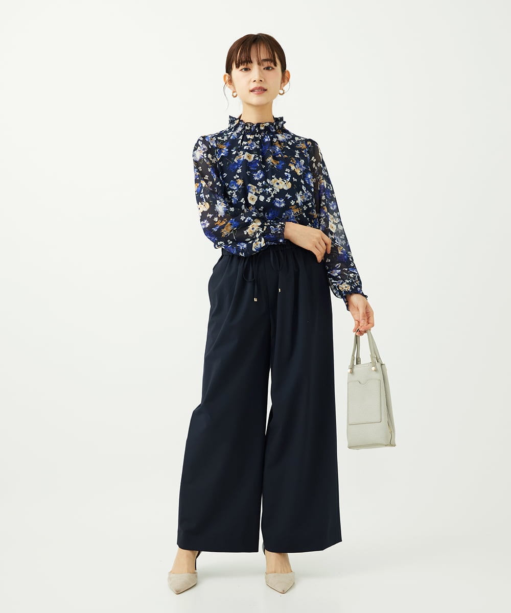 F1BAD01140 MK MICHEL KLEIN(小さいサイズ)(メゾン ドゥ サンク) 【小さいサイズ】クラシックフラワープリント シフォンブラウス/洗濯機で洗える ネイビー