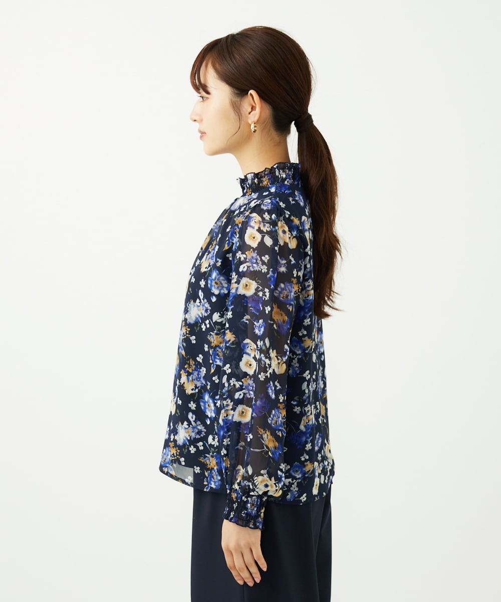 F1BAD01140 MK MICHEL KLEIN(小さいサイズ)(メゾン ドゥ サンク) 【小さいサイズ】クラシックフラワープリント シフォンブラウス/洗濯機で洗える ネイビー