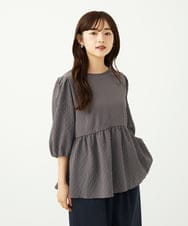 F1BAD30140 MK MICHEL KLEIN(小さいサイズ)(メゾン ドゥ サンク) 【小さいサイズ】エンボス加工ペプラムブラウス/洗える ダークグレー