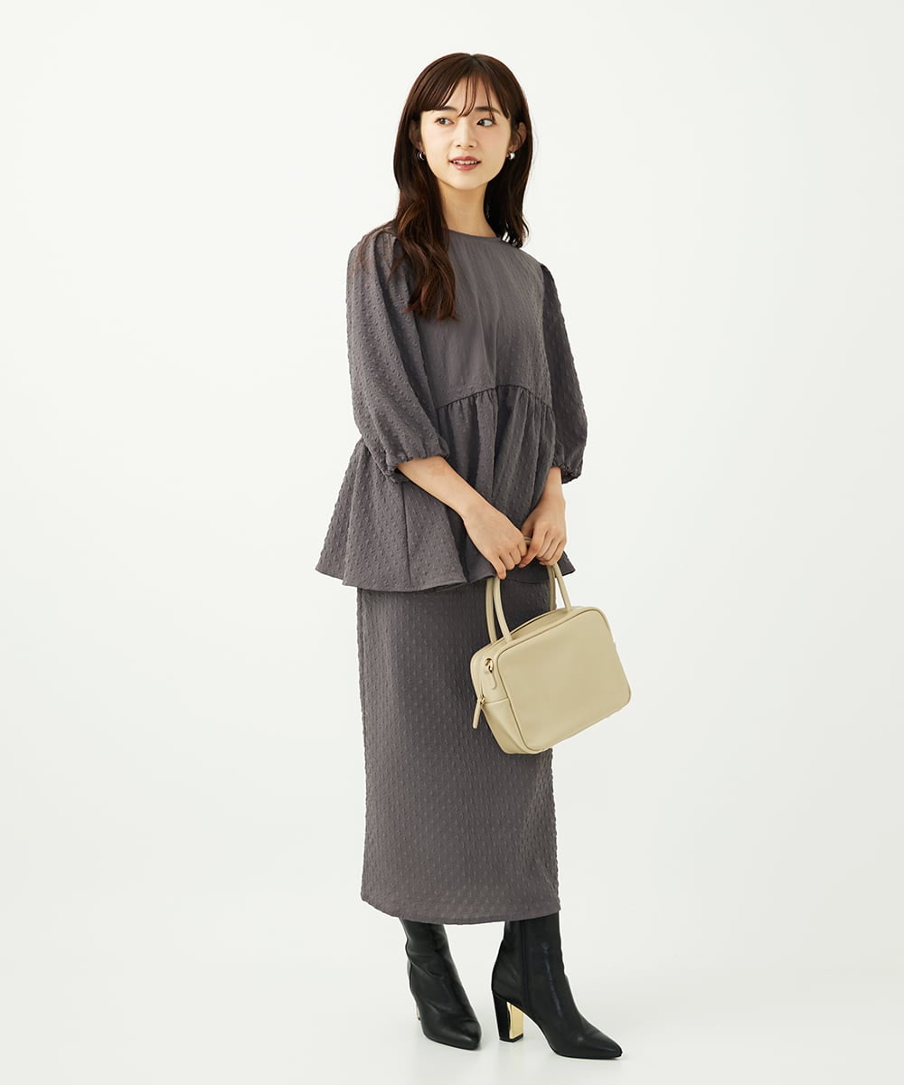 F1BAD30140 MK MICHEL KLEIN(小さいサイズ)(メゾン ドゥ サンク) 【小さいサイズ】エンボス加工ペプラムブラウス/洗える ダークグレー
