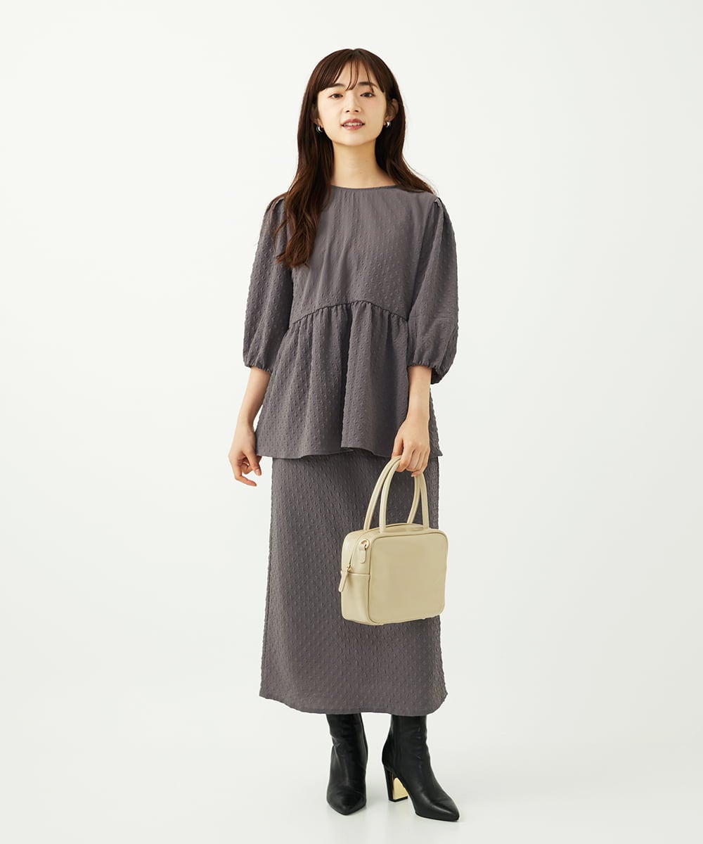F1BAD30140 MK MICHEL KLEIN(小さいサイズ)(メゾン ドゥ サンク) 【小さいサイズ】エンボス加工ペプラムブラウス/洗える ダークグレー