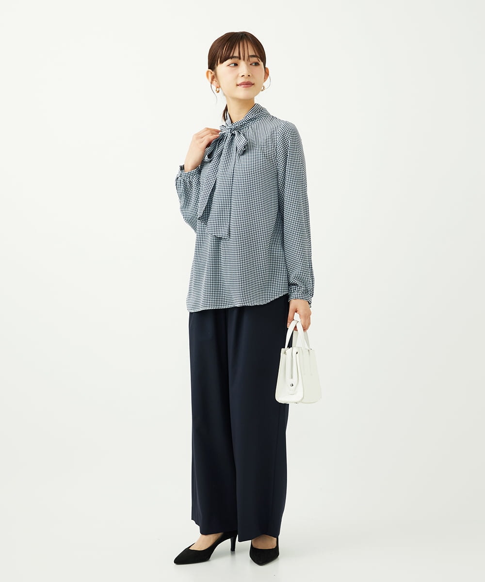 F1BAD35140 MK MICHEL KLEIN(小さいサイズ)(メゾン ドゥ サンク) 【小さいサイズ】ボウタイ付き千鳥柄プリントブラウス/洗濯機で洗える ネイビー