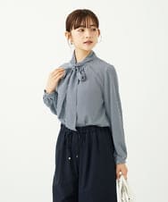 F1BAD35140 MK MICHEL KLEIN(小さいサイズ)(メゾン ドゥ サンク) 【小さいサイズ】ボウタイ付き千鳥柄プリントブラウス/洗濯機で洗える ネイビー