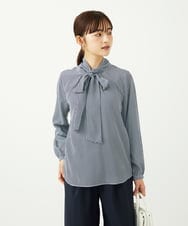F1BAD35140 MK MICHEL KLEIN(小さいサイズ)(メゾン ドゥ サンク) 【小さいサイズ】ボウタイ付き千鳥柄プリントブラウス/洗濯機で洗える ネイビー