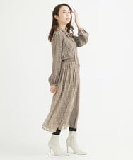 F1BAV03140 MK MICHEL KLEIN(小さいサイズ)(メゾン ドゥ サンク) 【小さいサイズ】スクエア幾何柄ボウタイシフォンブラウス/洗える ブラウン