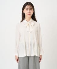 F1BBD57160 MK MICHEL KLEIN(小さいサイズ)(メゾン ドゥ サンク) 【小さいサイズ】パウダーサテン ボウタイブラウス/洗濯機で洗える アイボリー