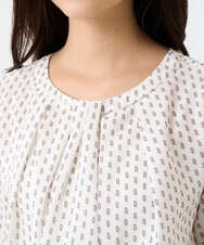 F1BBD58140 MK MICHEL KLEIN(小さいサイズ)(メゾン ドゥ サンク) 【小さいサイズ】ボウタイ風幾何柄ブラウス/洗濯機で洗える アイボリー