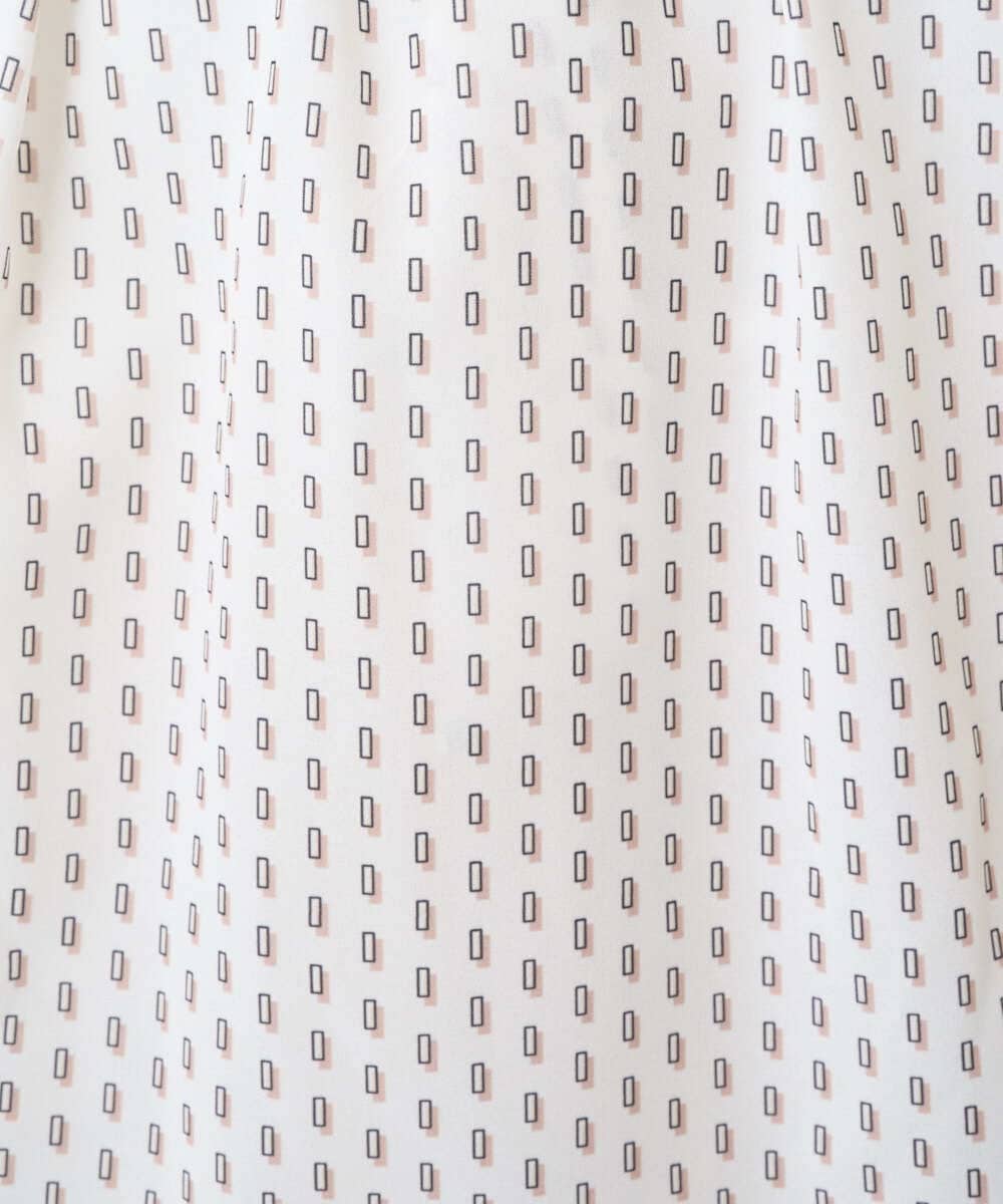 F1BBD58140 MK MICHEL KLEIN(小さいサイズ)(メゾン ドゥ サンク) 【小さいサイズ】ボウタイ風幾何柄ブラウス/洗濯機で洗える アイボリー